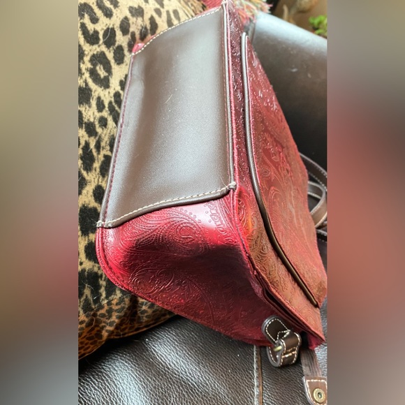 FOSSIL RELIC Burgundy Red Paisley Embossed Faux Leather Hobo Crossbody Bag Purse - Picture 6 of 9